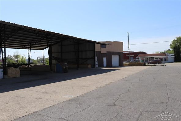 420 W 5th St, Clare, MI 48617
